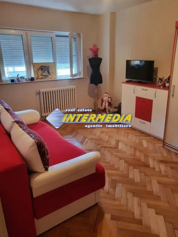 apartament-3-camere-decomandat-etaj-2-de-vanzare-in-alba-iulia-zona-cetate-mercur-1