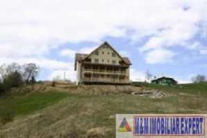 vila-15-camere-cu-teren-8000-mp-de-vanzare-in-podu-dambovitei-dambovicioara-arges-ideal-pentru-pensiune-sau-resort-turistic-1