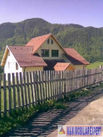 vila-15-camere-cu-teren-8000-mp-de-vanzare-in-podu-dambovitei-dambovicioara-arges-ideal-pentru-pensiune-sau-resort-turistic-2