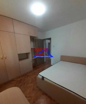 inchiriez-apartament-3-camere-decomandat-zona-centrala-2