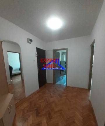 inchiriez-apartament-3-camere-decomandat-zona-centrala-6