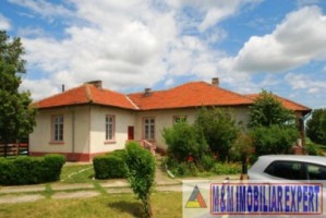 vila-tip-conac-12-camere-teren-220-ha-de-vanzare-in-dragodana-dambovita-oportunitate-pentru-dezvoltare-1