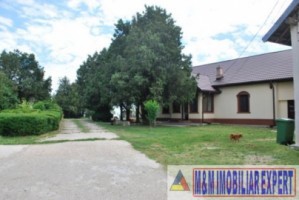 vila-tip-conac-12-camere-teren-220-ha-de-vanzare-in-dragodana-dambovita-oportunitate-pentru-dezvoltare-3