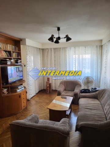 apartament-4-camere-decomandat-de-vanzare-in-alba-iulia-ultracentral-10