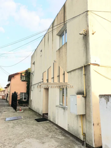 vila-compusa-din-7-apartamente-centru-2