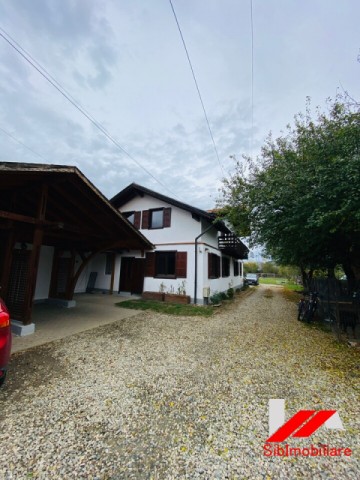 casa-tip-duplex-3-camere-cu-gradina-de-inchiriat-in-sibiu-zona-centrala-1