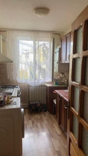 de-vanzare-apartament-cu-2-camere-zona-primaverii-pret-52000-neg-2