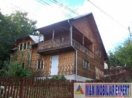 vila-5-camere-cu-teren-300-mp-de-vanzare-in-centru-campulung-muscel-arges-1