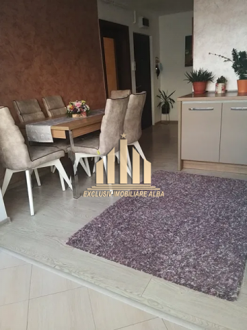 apartament-cu-3-camere-decomandate-renovat-cetate-zona-mercur-1