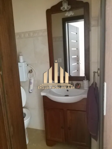 apartament-cu-3-camere-decomandate-renovat-cetate-zona-mercur-5