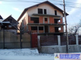 vila-la-rosupensiune-12-camere-cu-teren-4500-mp-in-valea-mare-pravat-arges-oportunitate-investitionala-1