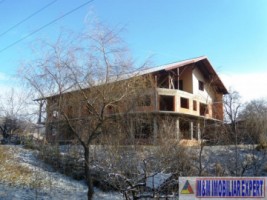 vila-la-rosupensiune-12-camere-cu-teren-4500-mp-in-valea-mare-pravat-arges-oportunitate-investitionala-14