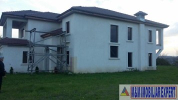 vila-5-camere-cu-teren-810-mp-de-vanzare-pe-calea-pietroasa-campulung-muscel-arges-ideala-pentru-o-locuinta-moderna-si-spatioasa-3