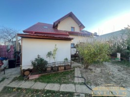 casa-tip-duplex-de-vanzare-teren-zona-manastirea-doamnei-pret-190000-euro-5