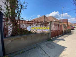 casa-cu-4-camere-de-inchiriat-centru-alba-iulia-la-asfalt-cu-toate-utilitatiile-9