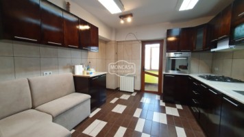 apartament-5-camere-pe-2-nivele-zona-ultracentrala-piata-mareetaj-3-17