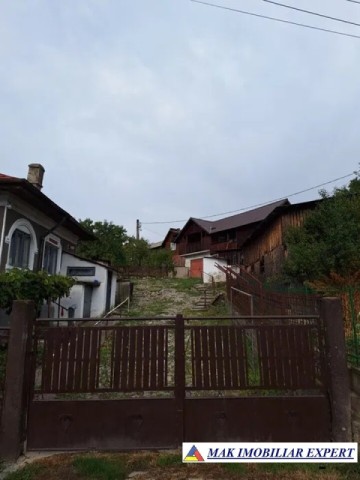 casa-cu-3-camere-si-teren-de-2500-mp-de-vanzare-in-berevoiesti-ideala-pentru-locuinta-de-familie-3