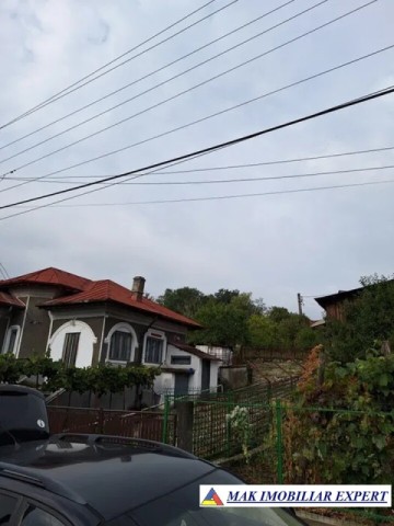 casa-cu-3-camere-si-teren-de-2500-mp-de-vanzare-in-berevoiesti-ideala-pentru-locuinta-de-familie-1