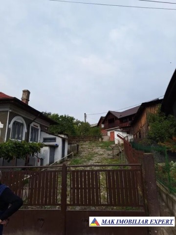 casa-cu-3-camere-si-teren-de-2500-mp-de-vanzare-in-berevoiesti-ideala-pentru-locuinta-de-familie-2