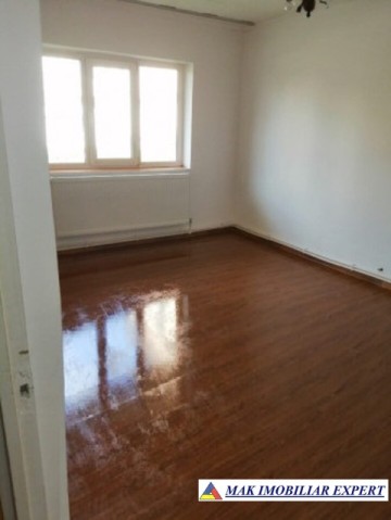 apartament-3-camere-cf-1-et-p4-campulung-2