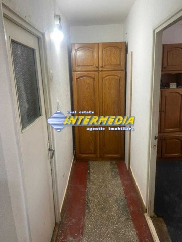 apartament-2-camere-decomandat-de-vanzare-etaj-intermedia-in-alba-iulia-zona-mall-1