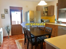 casa-de-vanzare-in-alba-iulia-zona-cetate-cu-4-dormitoare-si-living-finisata-complet-2