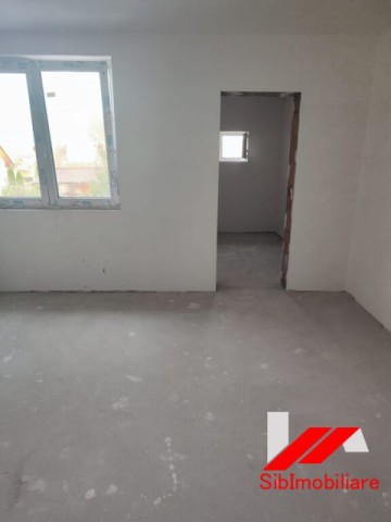 casa-4-camere-individuala-pivnita-garaj-si-mansarda-curte-de-500mp-zona-selimbar-12