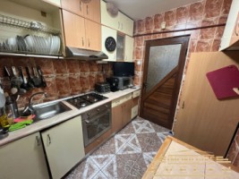 apartament-3-camere-semidecomandat-la-parter-zona-aleea-unirii-casa-sindicatelor-pret-400-euro-1