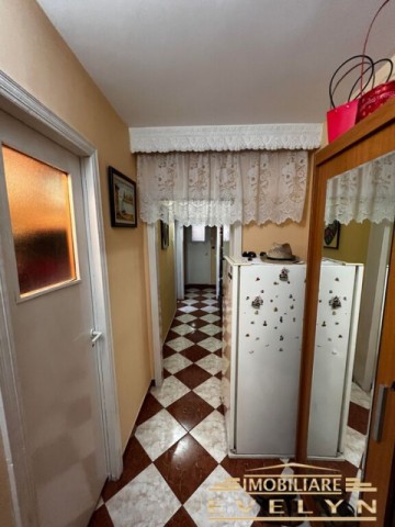 apartament-3-camere-zona-piata-mare-pret-negociabil-5