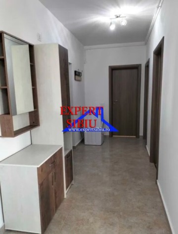 inchiriez-apartament-3-camere-recent-renovat-zona-calea-surii-mici-5