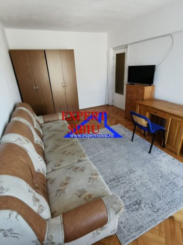 inchiriez-apartament-3-camere-decomandat-renovat-zona-calea-dumbravii-1