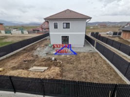 vand-casa-individuala-4-camere-teren-de-430-mpsibiuloc-cristian