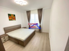 vand-apartament-3-camere-recent-renovat-zona-calea-surii-mici-3