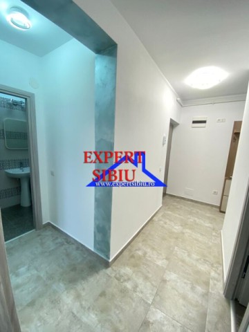 vand-apartament-3-camere-recent-renovat-zona-calea-surii-mici-12