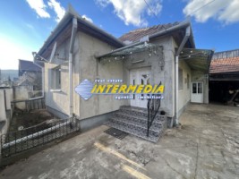 casa-de-vanzare-in-alba-iulia-cu-3-camere-2-bai-finisata-teren-720-mp