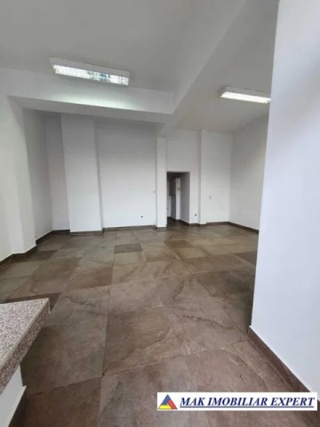 ocupat-2007-spatiu-comerccial-50-mp-centru-campulung-1