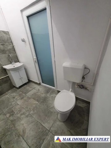 ocupat-2007-spatiu-comerccial-50-mp-centru-campulung-4