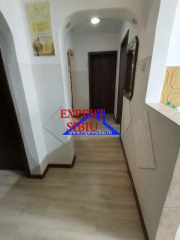 vand-apartament-3-camere-decomandat-zona-ciresica-3