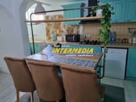 casa-pe-de-vanzare-recent-renovata-in-centru-cu-680-mp-teren-2