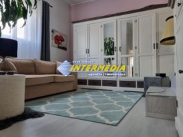 casa-pe-de-vanzare-recent-renovata-in-centru-cu-680-mp-teren-5