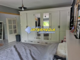 casa-pe-de-vanzare-recent-renovata-in-centru-cu-680-mp-teren-13