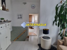 casa-pe-de-vanzare-recent-renovata-in-centru-cu-680-mp-teren-12