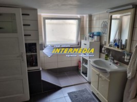 casa-pe-de-vanzare-recent-renovata-in-centru-cu-680-mp-teren-18