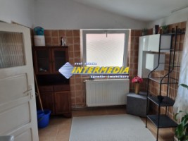 casa-pe-de-vanzare-recent-renovata-in-centru-cu-680-mp-teren-20