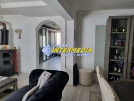 casa-pe-de-vanzare-recent-renovata-in-centru-cu-680-mp-teren-23