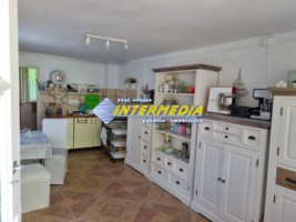 casa-pe-de-vanzare-recent-renovata-in-centru-cu-680-mp-teren-31