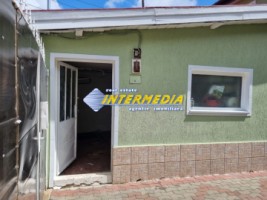 casa-pe-de-vanzare-recent-renovata-in-centru-cu-680-mp-teren-35