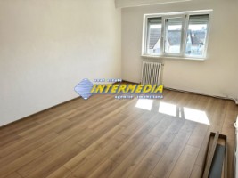 2-camere-decomandat-de-vanzare-in-cetate-etaj-3-zona-mercur-8