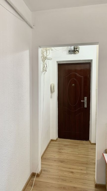 de-inchiriat-apartament-3-camere-zona-scoala-7-pret-250-1