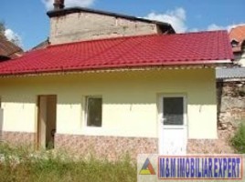 spatiu-birou-27-mp-cu-teren-de-200-mp-de-inchiriat-in-centru-campulung-muscel-arges